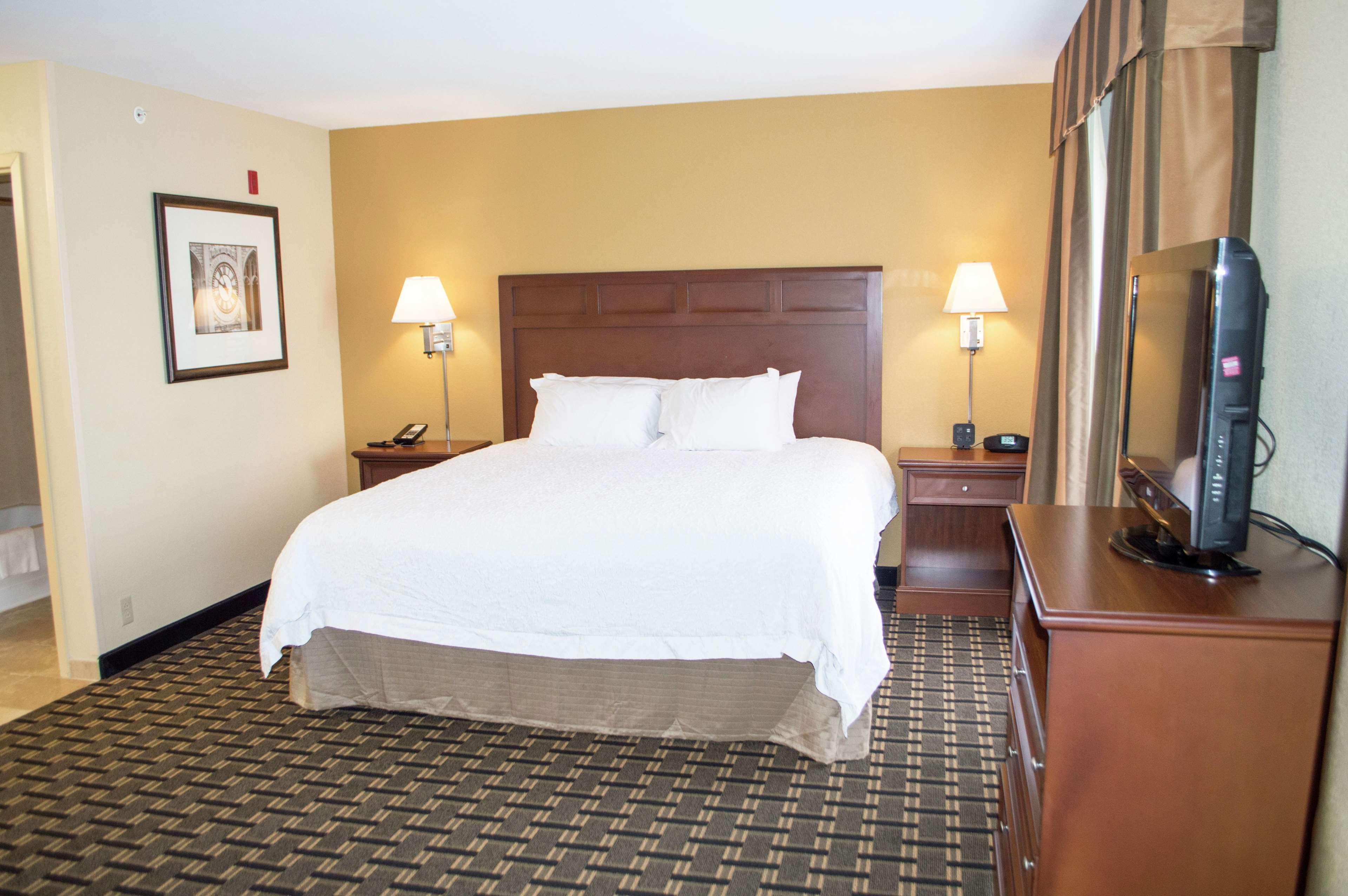 Hampton Inn & Suites Columbia At The University Of Missouri Exterior photo
