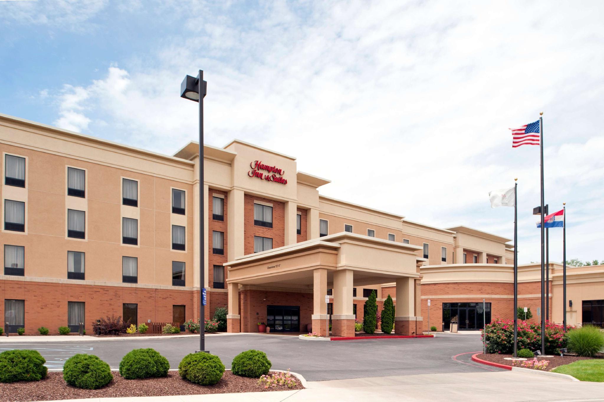 Hampton Inn & Suites Columbia At The University Of Missouri Exterior photo