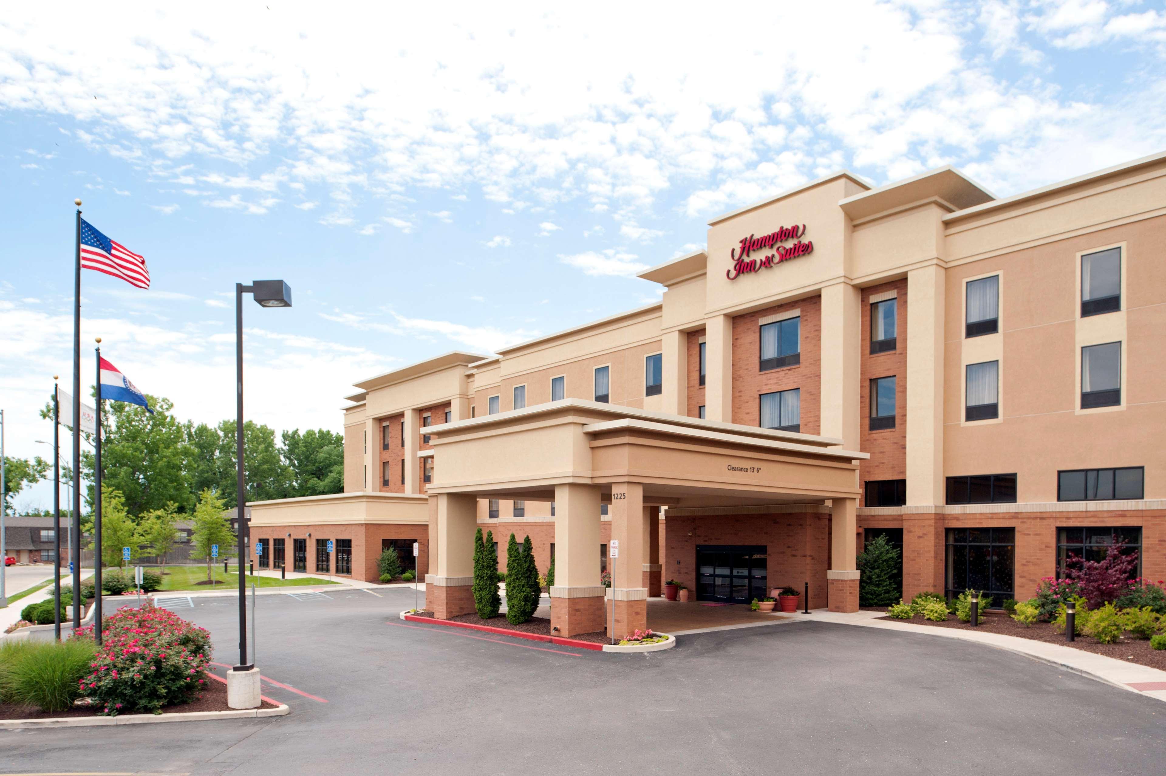 Hampton Inn & Suites Columbia At The University Of Missouri Exterior photo
