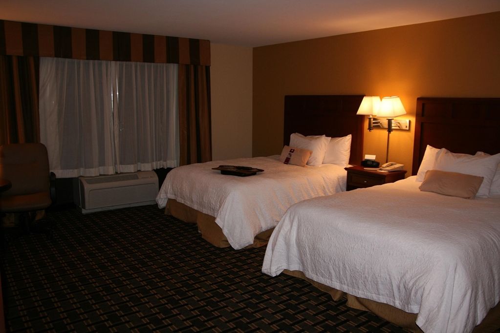 Hampton Inn & Suites Columbia At The University Of Missouri Room photo